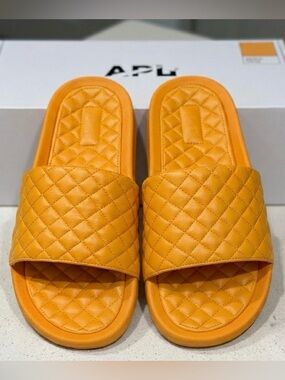 APL Men’s Lusso Quilted Leather Slides NIB Mango Size 11